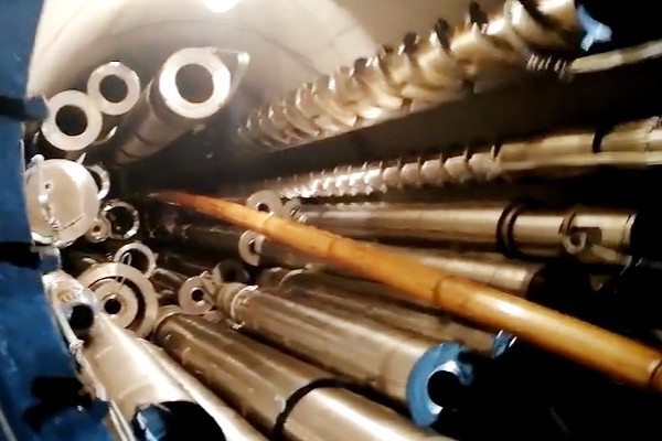 塑料擠出機機筒螺桿實拍照片2