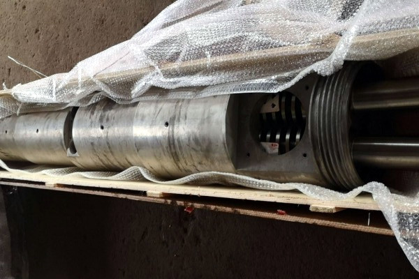 錐形雙螺桿、機(jī)筒實(shí)物圖片