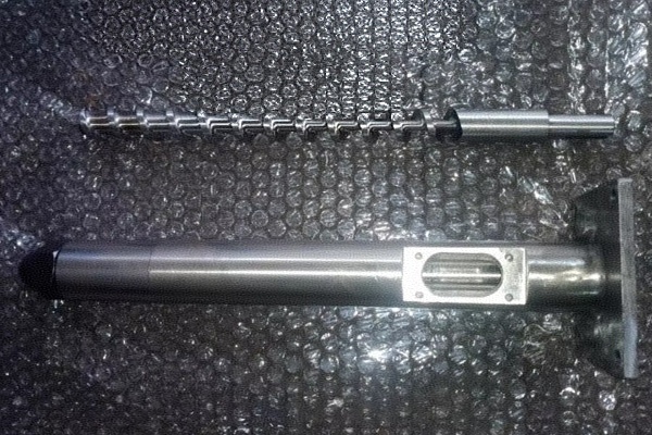 小型橡膠擠出機(jī)螺桿與機(jī)筒實(shí)拍圖